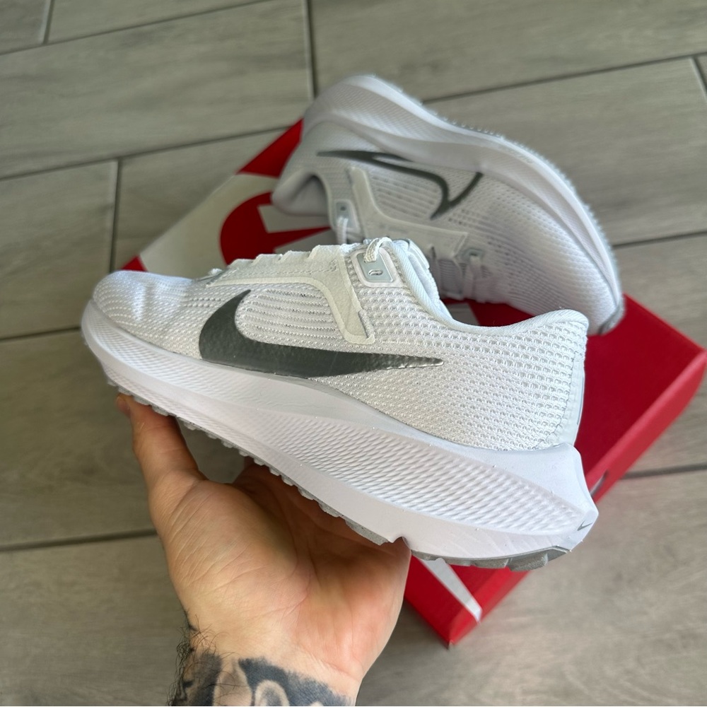 NIKE PEGASUS 40 WHITE - Picture 2 of 4